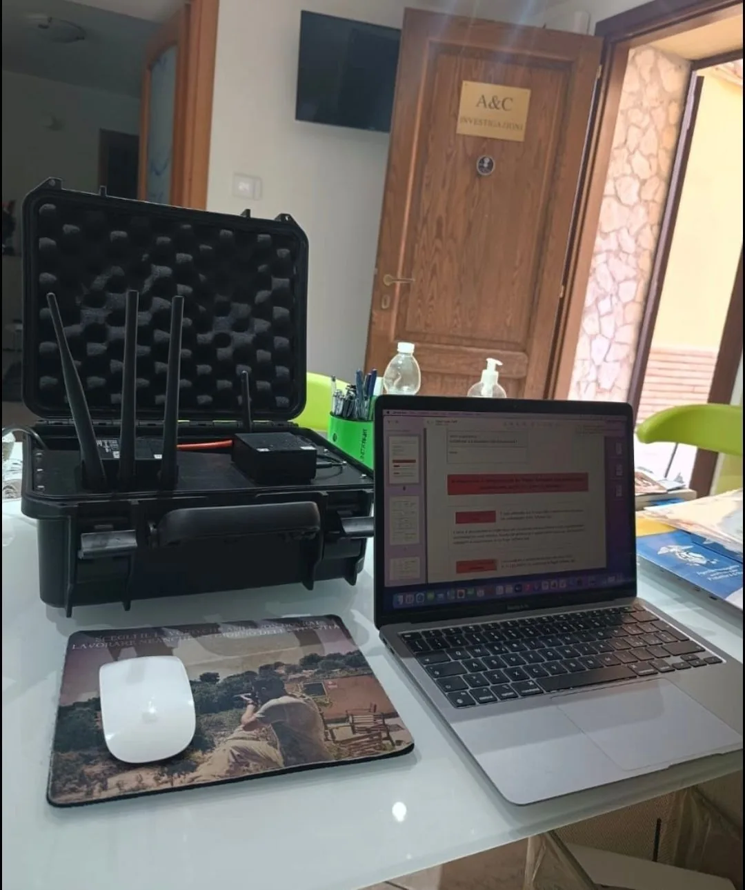 Kit operativo di A&C Investigazioni per le attività di indagine sul territorio